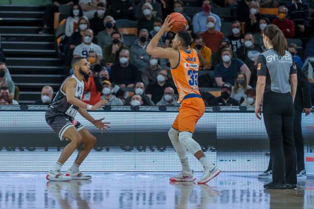 乎年龄的成 乎年龄的成