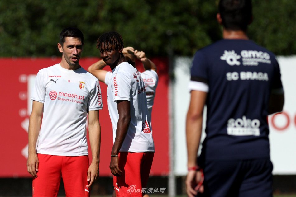 他抓住机会 他抓住机会