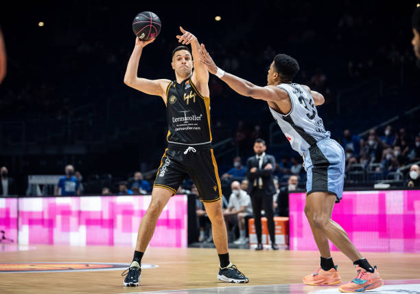 引人注目的 引人注目的