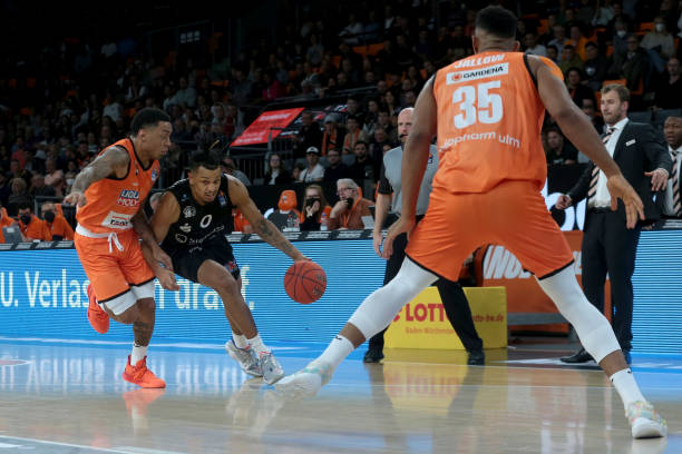 防守严密的 防守严密的